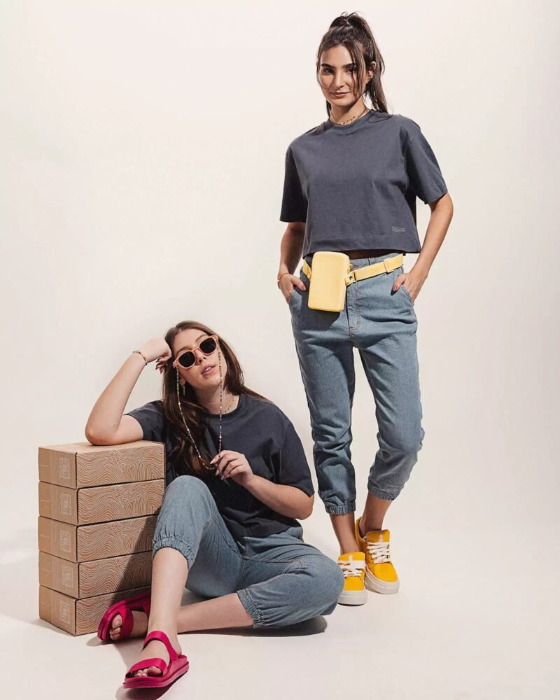 T-shirt Cropped Oversized Antúrio Grafite - Image 5