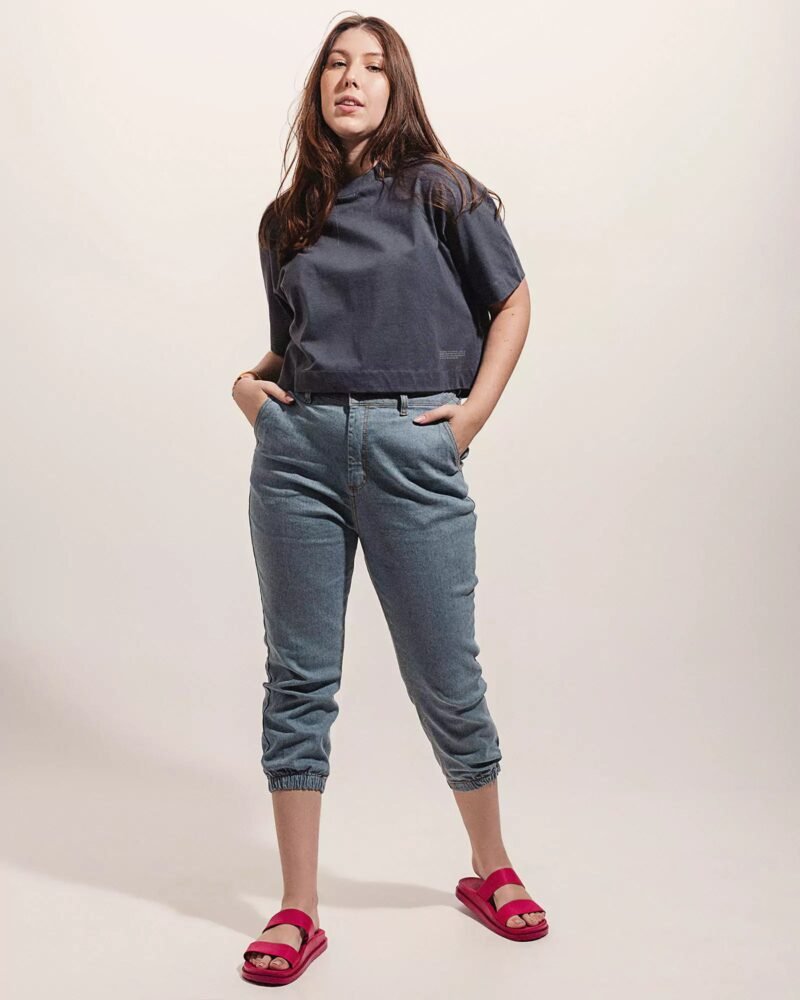 T-shirt Cropped Oversized Antúrio Grafite - Image 9